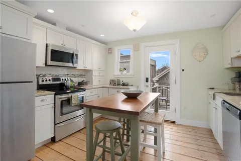 $3,700 | 23 Holland Street, Unit 2, Newport, RI 02840