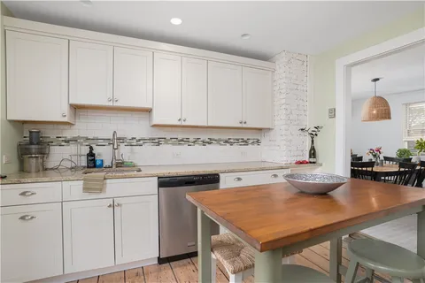 $3,700 | 23 Holland Street, Unit 2, Newport, RI 02840