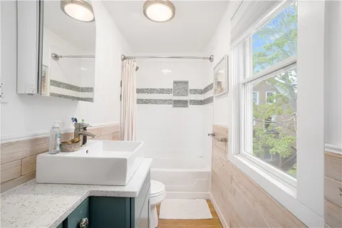 $3,700 | 23 Holland Street, Unit 2, Newport, RI 02840