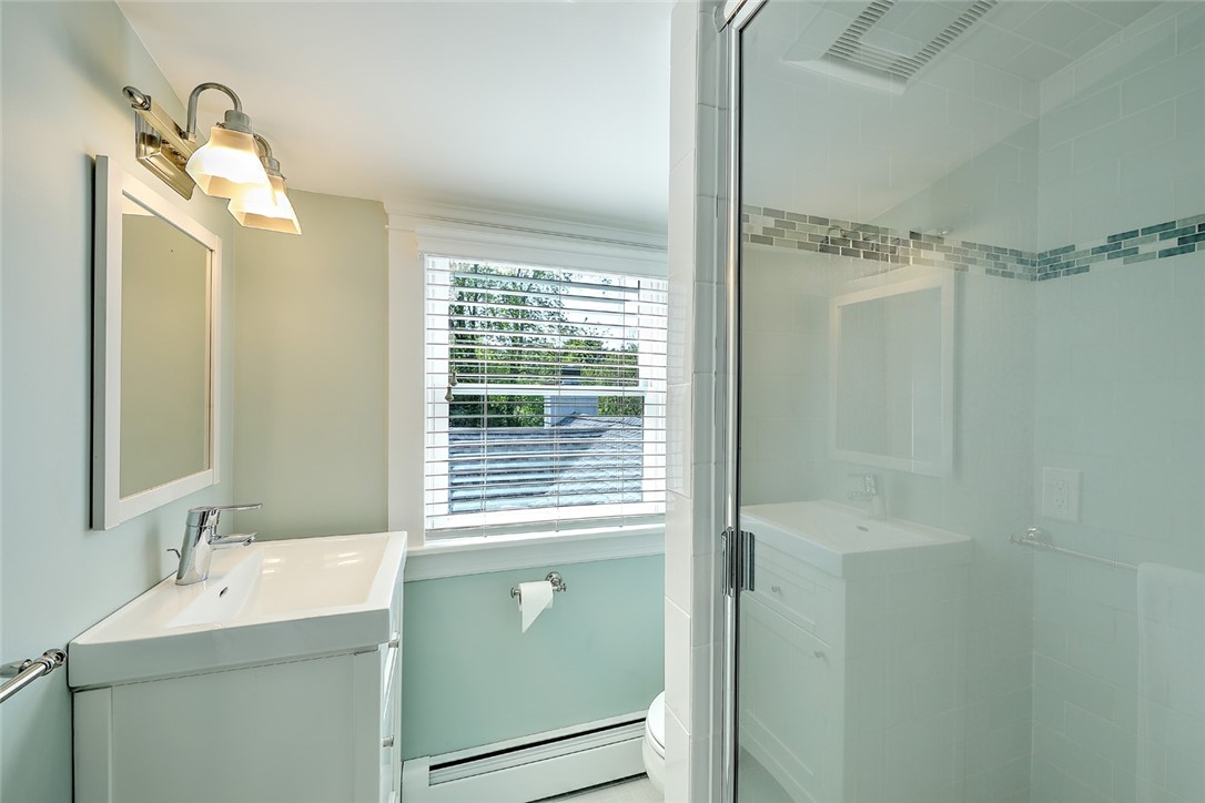 29 Adams Point Road Barrington, RI 02806 - Photo 37 of 49 3rd floor bath