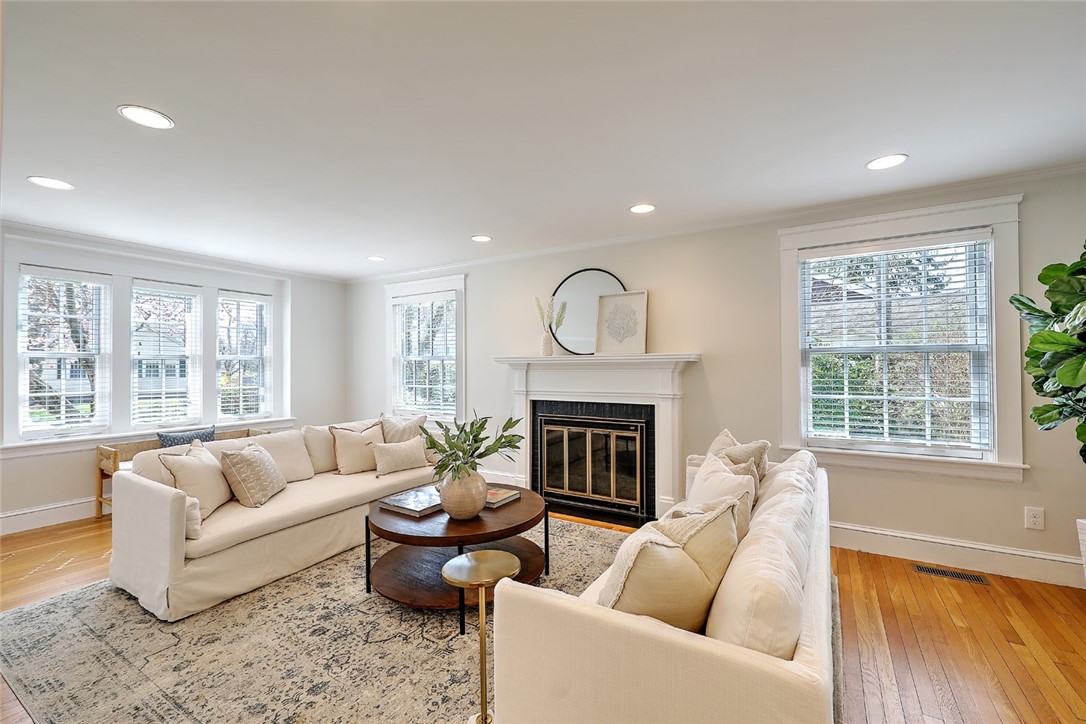 29 Adams Point Road Barrington, RI 02806 - Photo 6 of 49