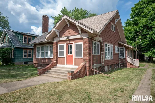 $95,000 | 708 Main Street, Henry, IL 61537