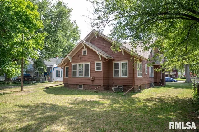 $95,000 | 708 Main Street, Henry, IL 61537