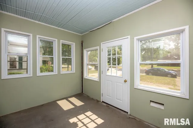 $95,000 | 708 Main Street, Henry, IL 61537