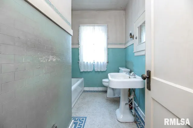 $95,000 | 708 Main Street, Henry, IL 61537