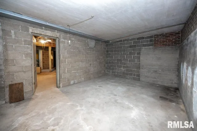 $95,000 | 708 Main Street, Henry, IL 61537