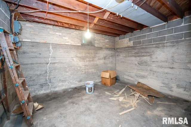 $95,000 | 708 Main Street, Henry, IL 61537