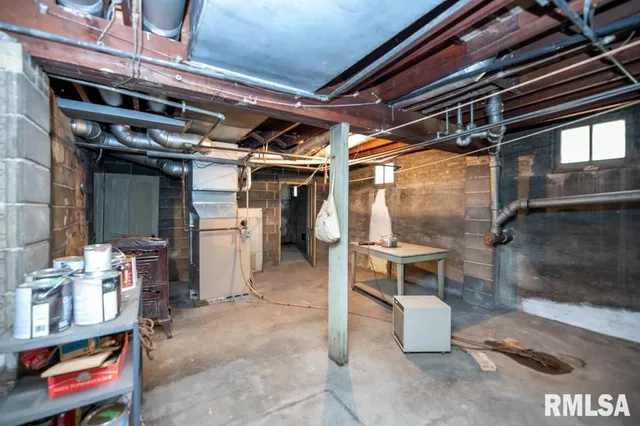 $95,000 | 708 Main Street, Henry, IL 61537