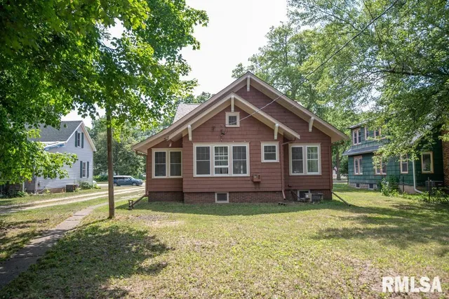 $95,000 | 708 Main Street, Henry, IL 61537