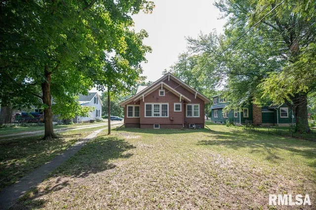 $95,000 | 708 Main Street, Henry, IL 61537