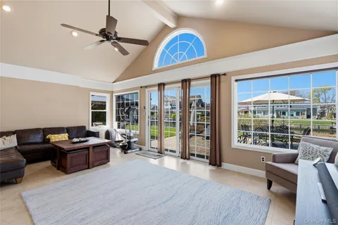$1,649,999 | 48 Davison Lane East, West Islip, NY 11795