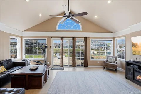 $1,649,999 | 48 Davison Lane East, West Islip, NY 11795