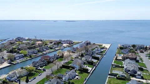 $1,649,999 | 48 Davison Lane East, West Islip, NY 11795