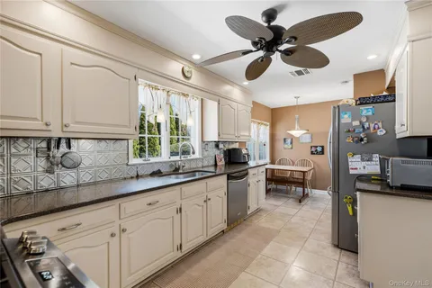 $1,649,999 | 48 Davison Lane East, West Islip, NY 11795