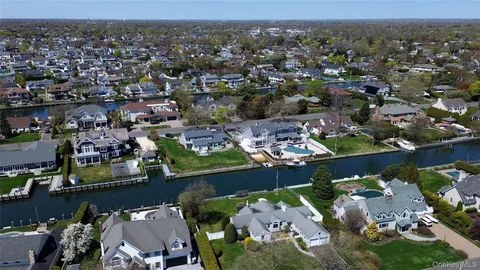 $1,649,999 | 48 Davison Lane East, West Islip, NY 11795