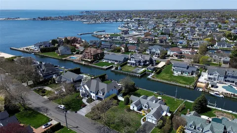 $1,649,999 | 48 Davison Lane East, West Islip, NY 11795