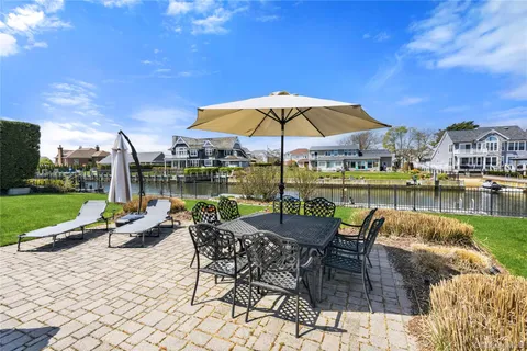 $1,649,999 | 48 Davison Lane East, West Islip, NY 11795