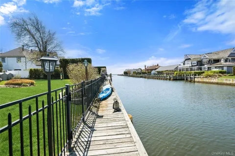 $1,649,999 | 48 Davison Lane East, West Islip, NY 11795