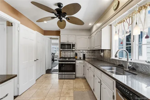 $1,649,999 | 48 Davison Lane East, West Islip, NY 11795
