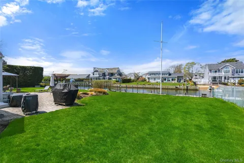 $1,649,999 | 48 Davison Lane East, West Islip, NY 11795