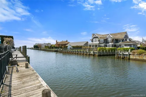 $1,649,999 | 48 Davison Lane East, West Islip, NY 11795