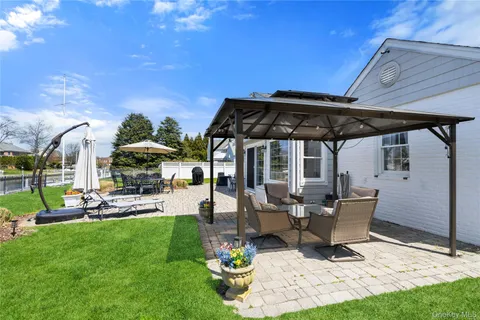 $1,649,999 | 48 Davison Lane East, West Islip, NY 11795