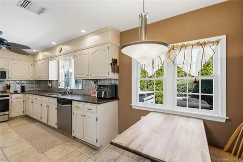 $1,649,999 | 48 Davison Lane East, West Islip, NY 11795