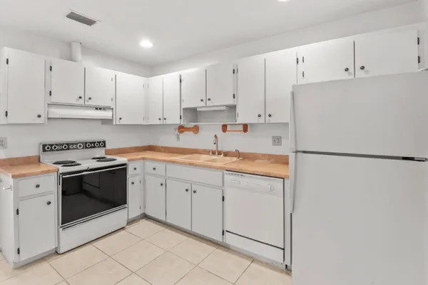 $199,900 | 8094 Southeast Villa Circle, Hobe Sound, FL 33455