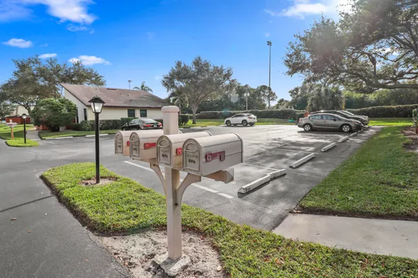$199,900 | 8094 Southeast Villa Circle, Hobe Sound, FL 33455