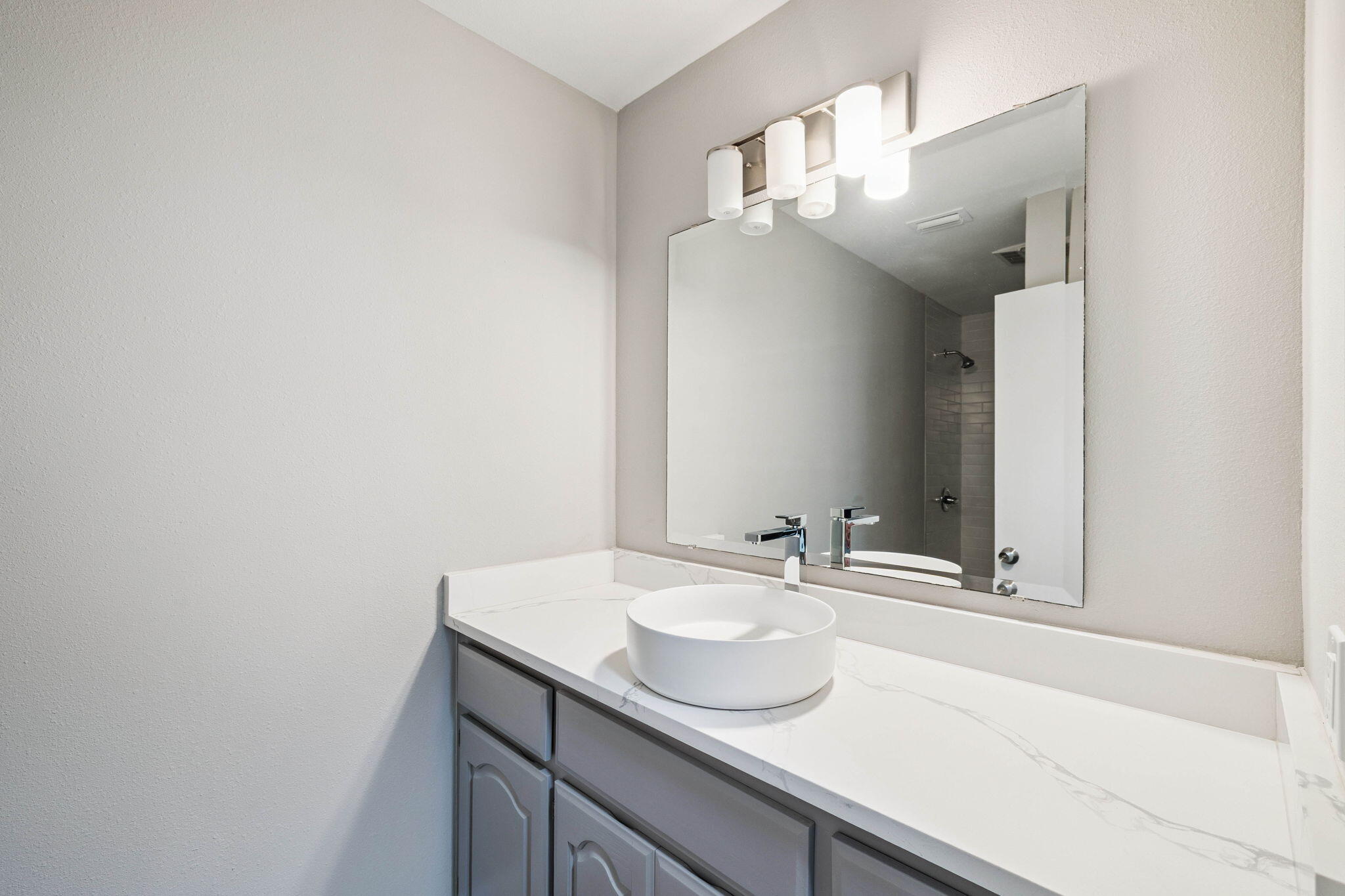 2208 Bay Grove Road Freeport, FL 32439 - Photo 49 of 70 Shared 2nd Floor Bath