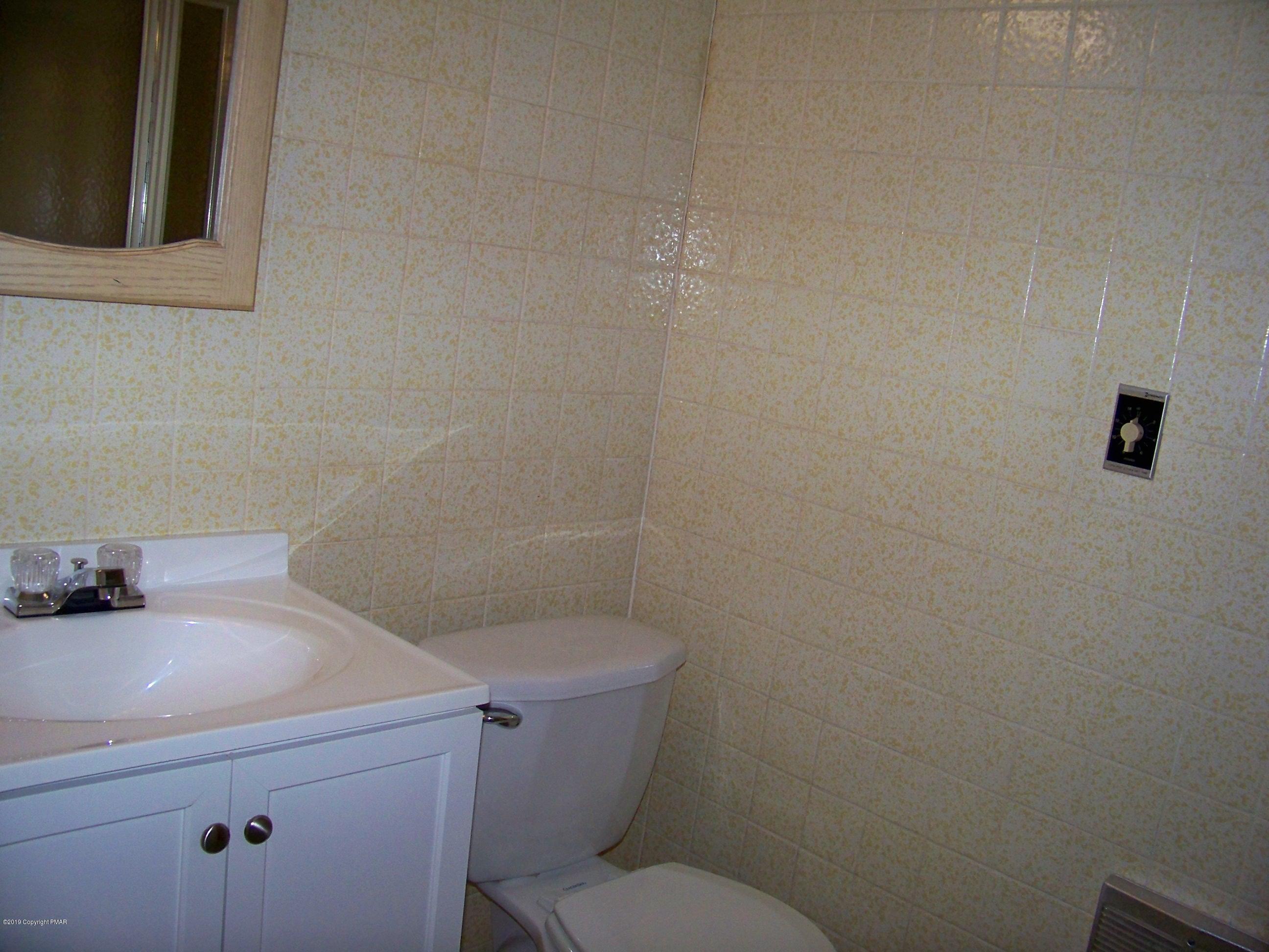 1180 Valleyview Circle Bushkill, PA 18324 - Photo 20 of 26 Full Bath Lower Level