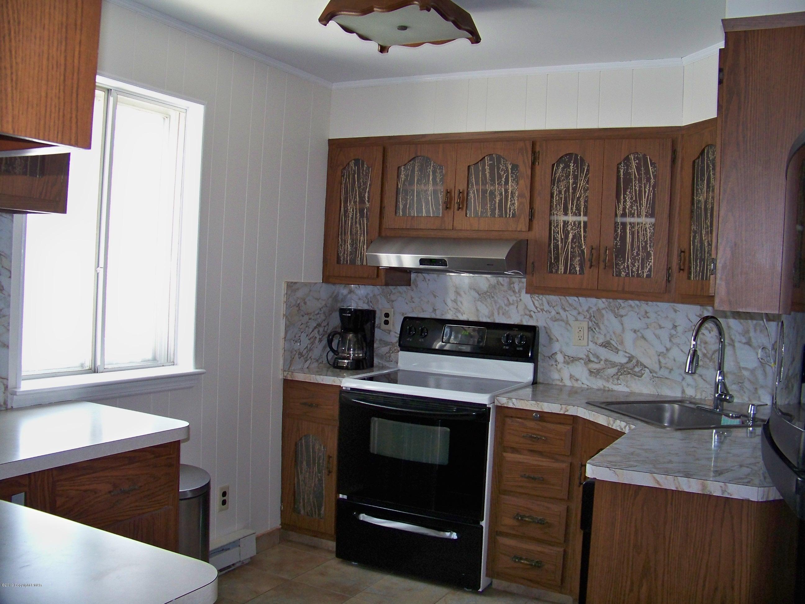 1180 Valleyview Circle Bushkill, PA 18324 - Photo 6 of 26 Kitchen-1st Level