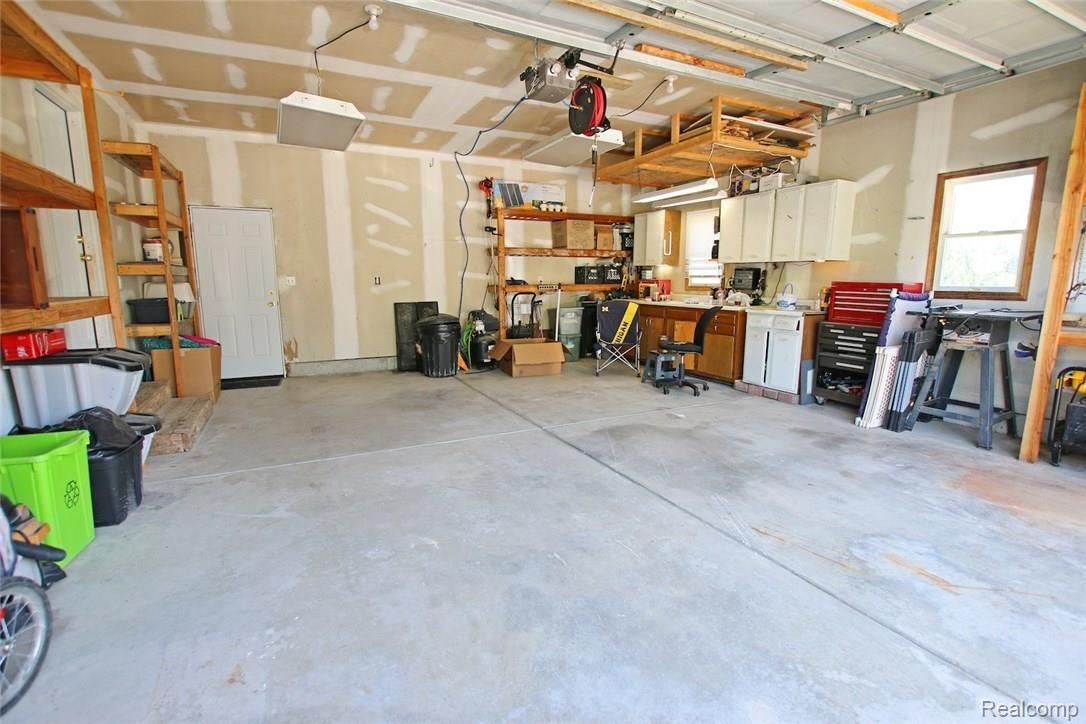 5959 Fox Lake Road Goodrich, MI 48438 - Photo 38 of 46 40) Garage.jpg