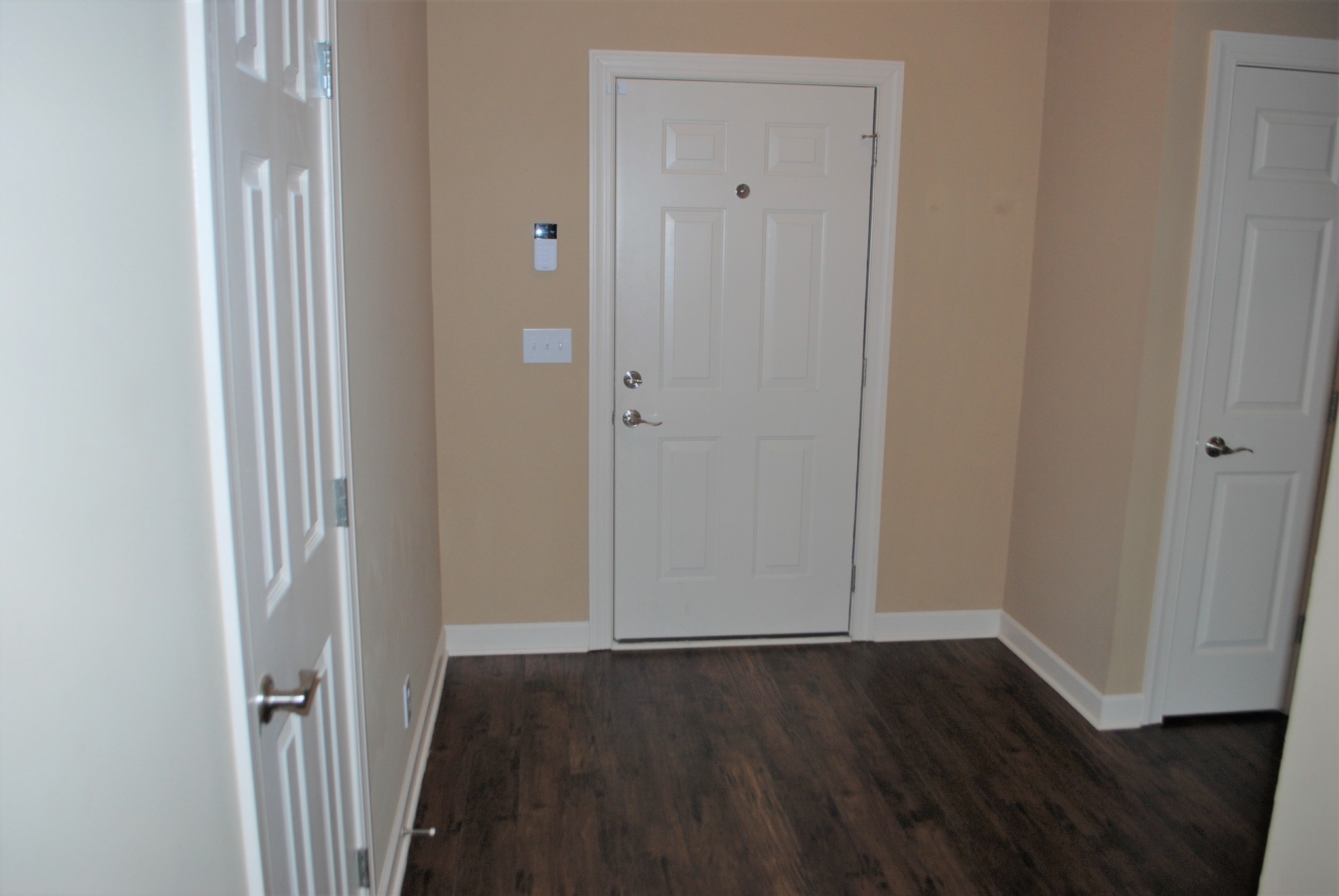 82 Diamond Road Manchester, TN 37355 - Photo 2 of 18 a view of a hallway with wooden floor