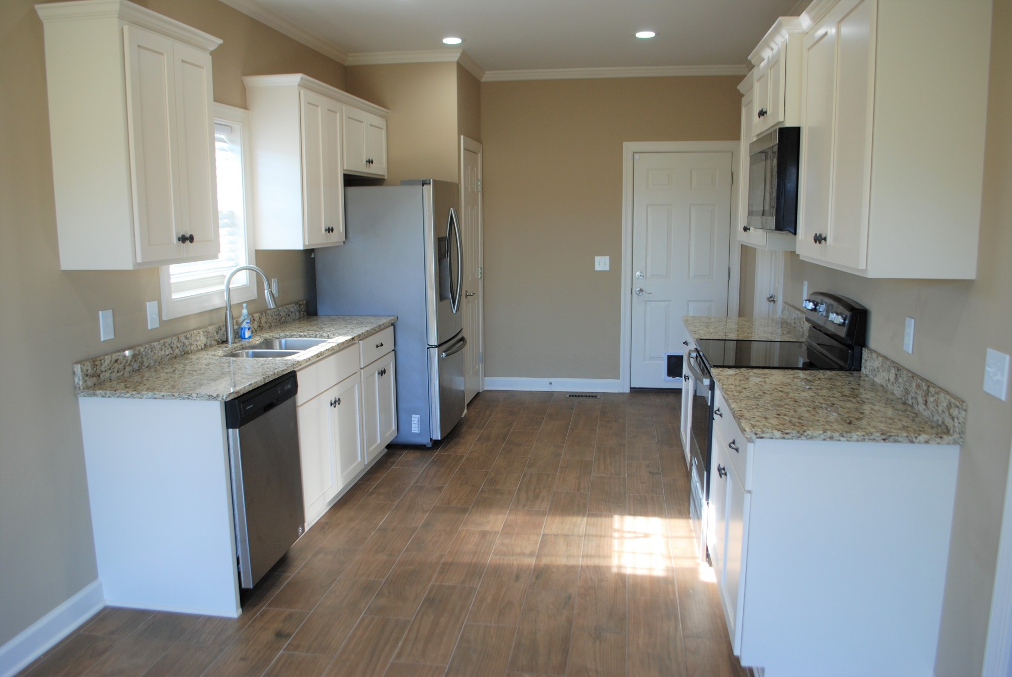 82 Diamond Road Manchester, TN 37355 - Photo 4 of 18 a kitchen with stainless steel appliances granite countertop a sink stove and refrigerator