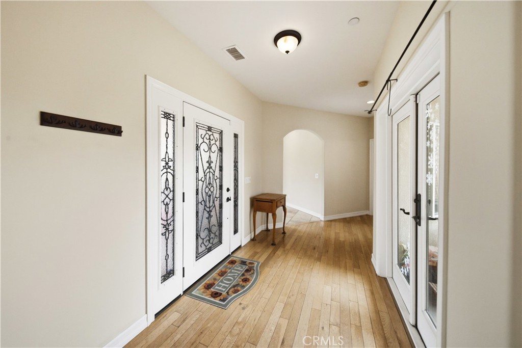 13675 Davenport Road Agua Dulce, CA 91390 - Photo 12 of 51 Foyer
