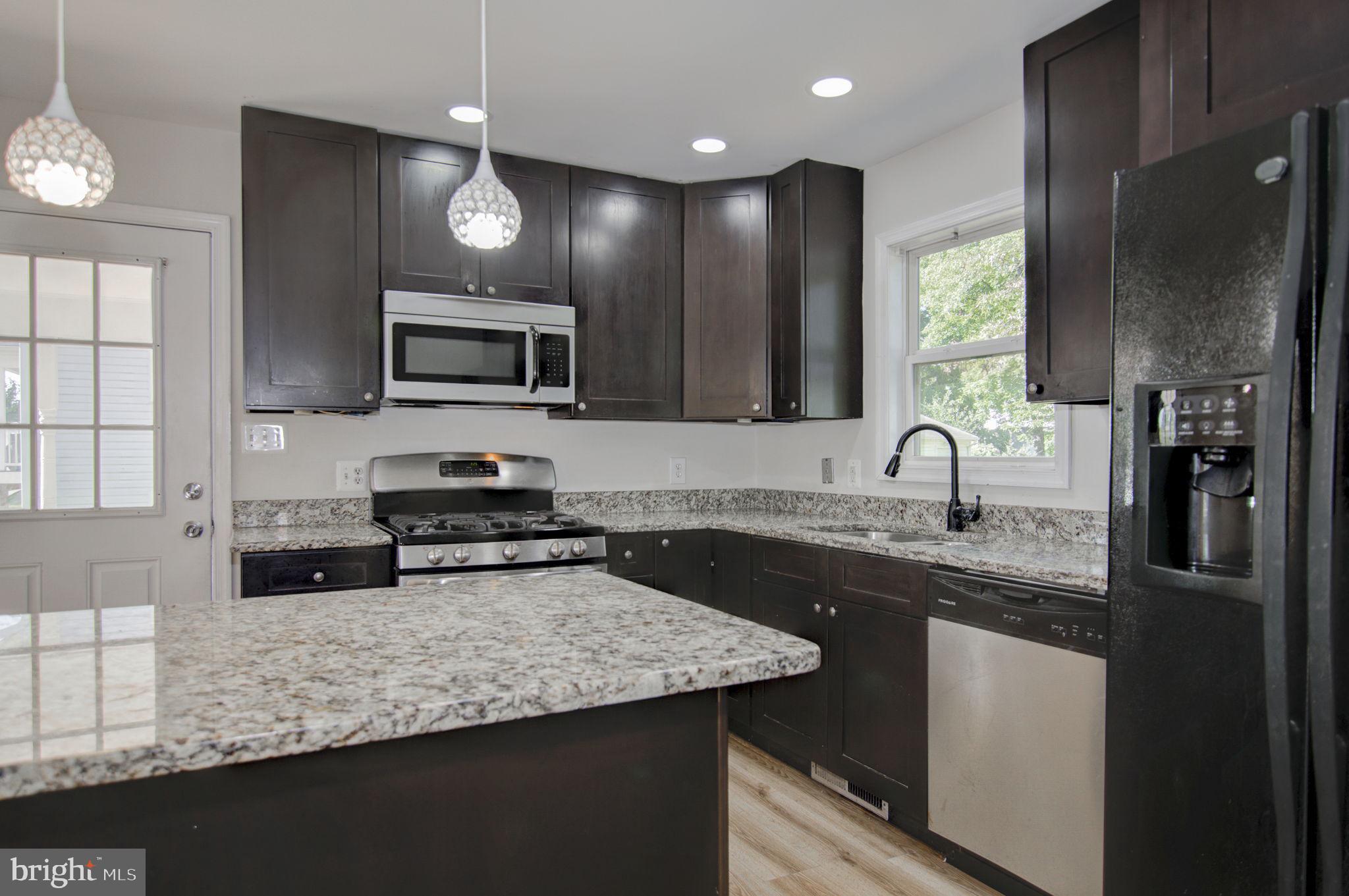 9938 Portsmouth Road Manassas, VA 20109 - Photo 8 of 36