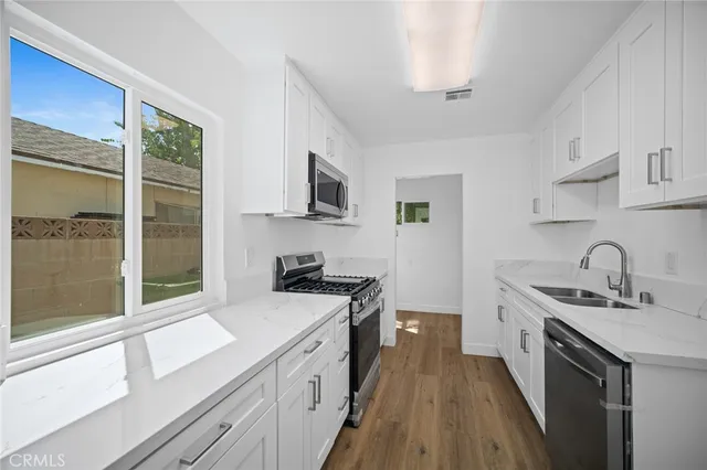 $859,500 | 7848 Chastain Avenue, Reseda, CA 91335