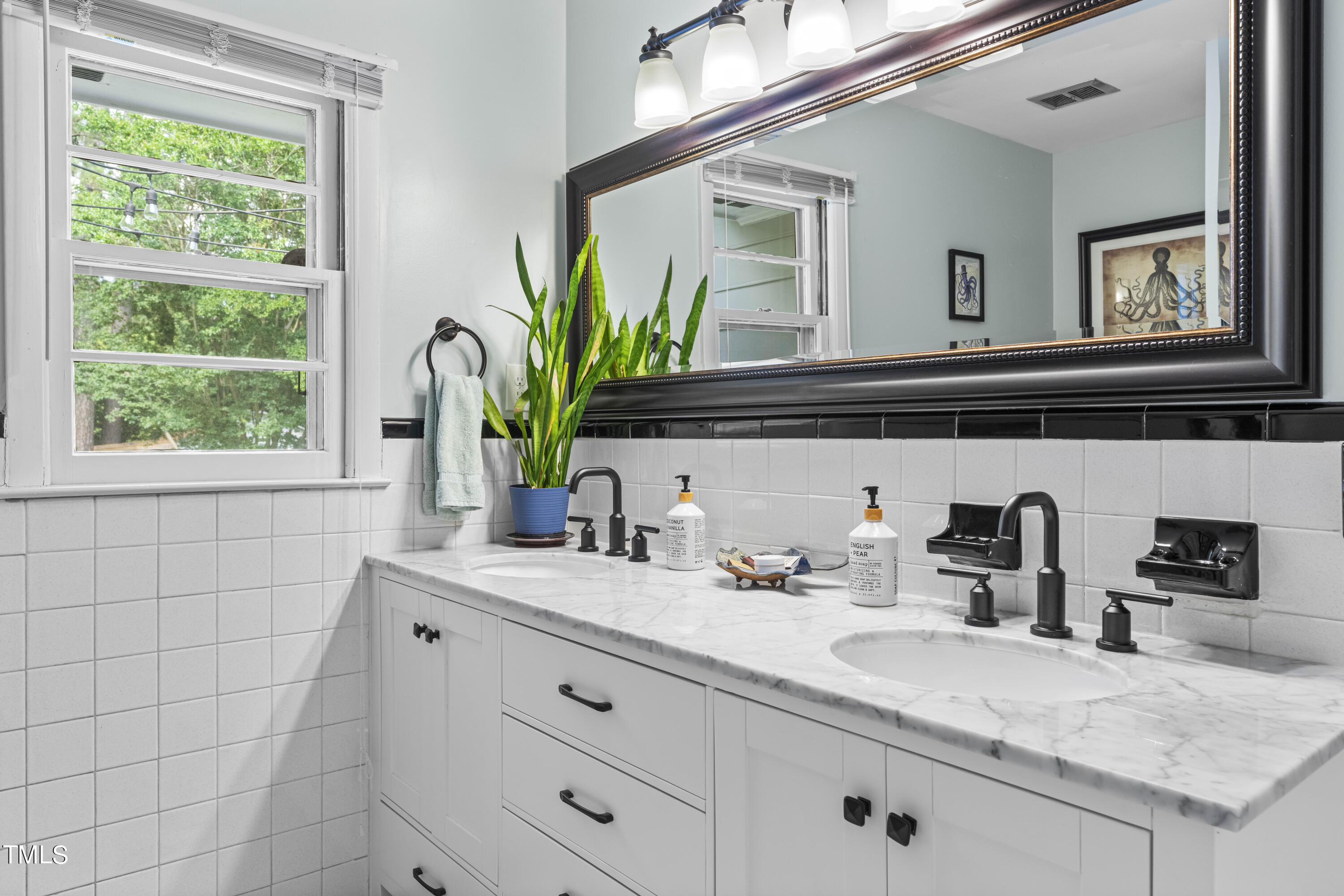 2613 Glascock Street Raleigh, NC 27610 - Photo 18 of 31 Full Bathroom