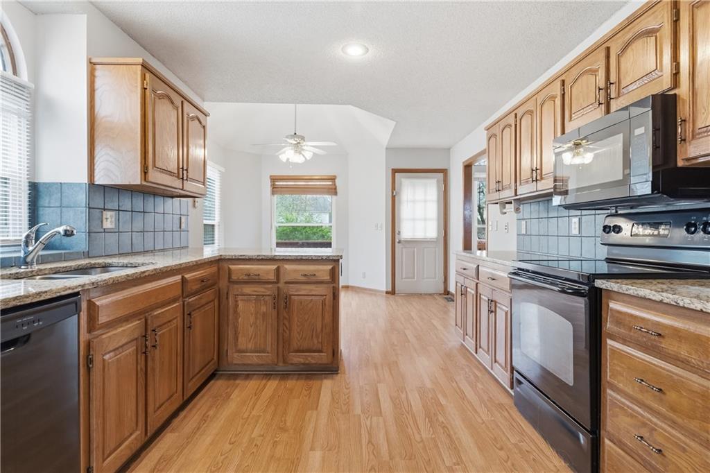 15306 Riley Street Overland Park, KS 66223 - Photo 15 of 44