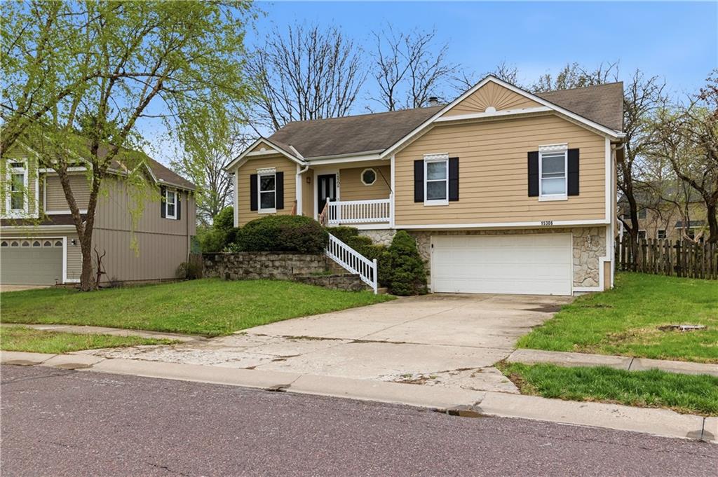 15306 Riley Street Overland Park, KS 66223 - Photo 2 of 44