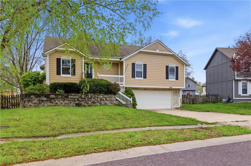 15306 Riley Street Overland Park, KS 66223 - Photo 3 of 44