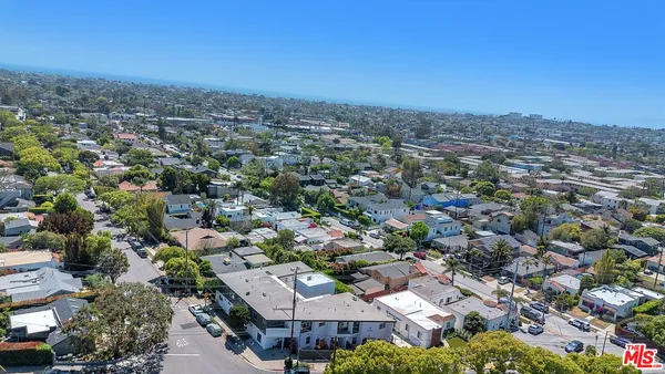 $4,995,000 | 2001 Penmar Avenue, Venice, CA 90291
