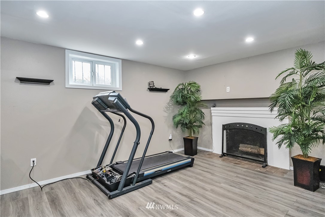 10255 Renton Avenue South Seattle, WA 98178 - Photo 11 of 15 Gallery Image 11
