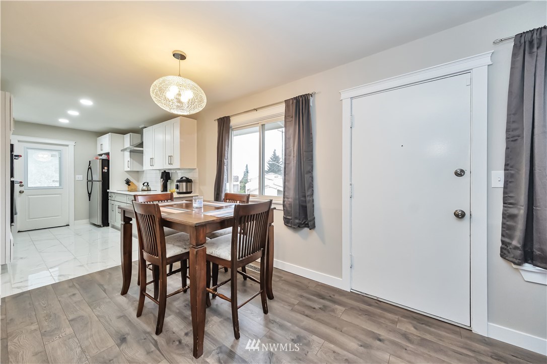 10255 Renton Avenue South Seattle, WA 98178 - Photo 4 of 15 Gallery Image 4