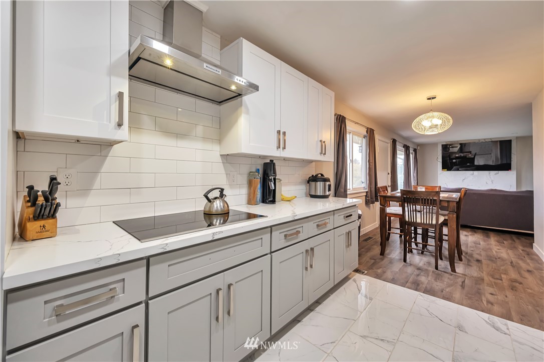 10255 Renton Avenue South Seattle, WA 98178 - Photo 6 of 15 Gallery Image 6