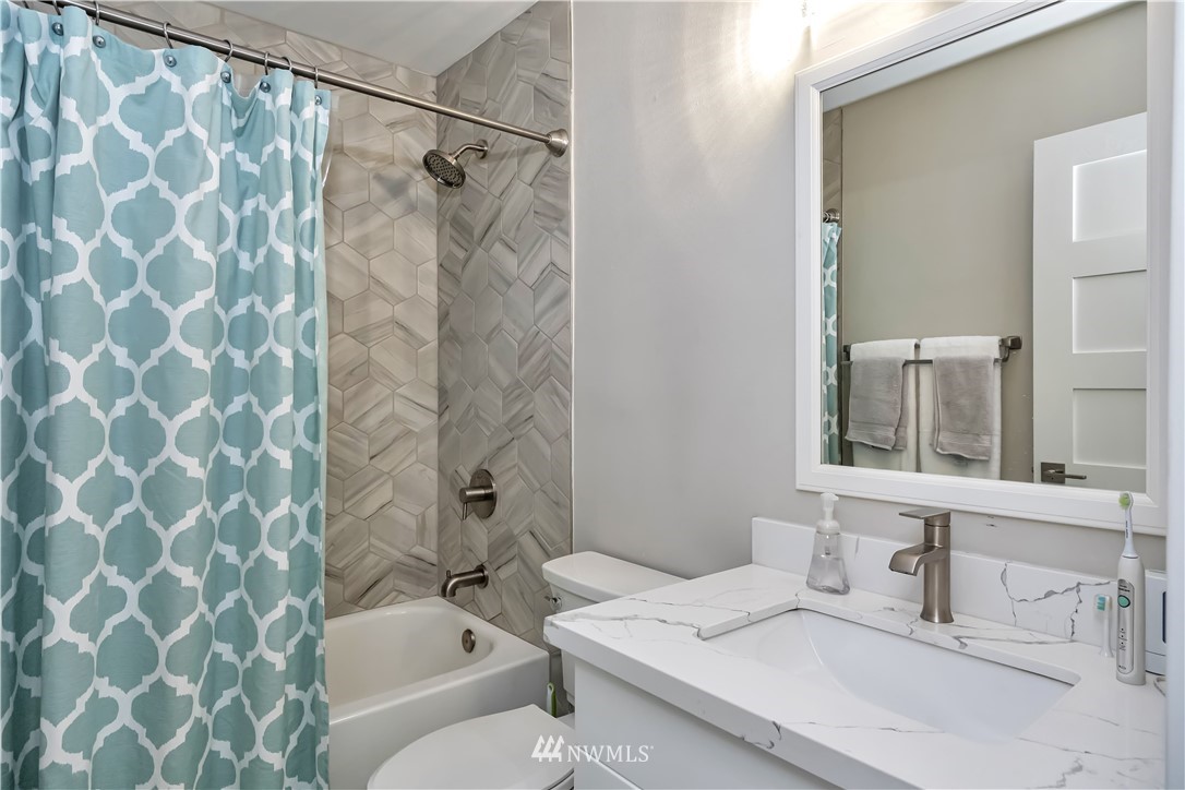 10255 Renton Avenue South Seattle, WA 98178 - Photo 7 of 15 Gallery Image 7