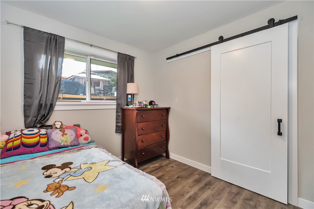 10255 Renton Avenue South Seattle, WA 98178 - Photo 9 of 15 Gallery Image 9