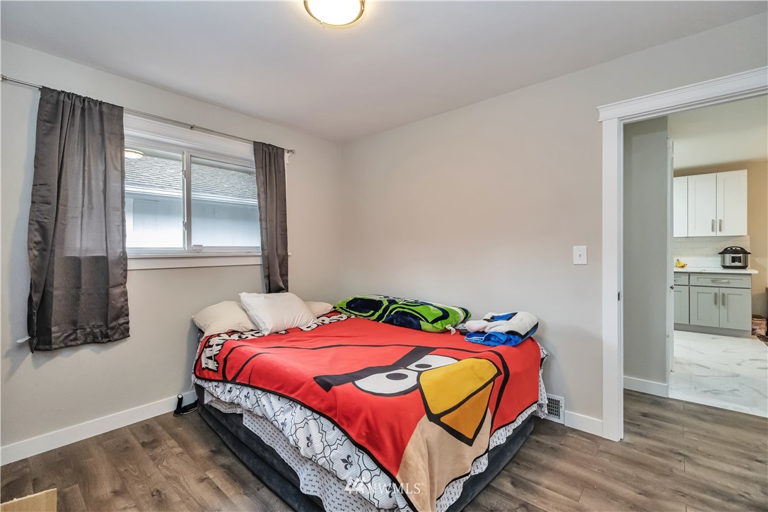 10255 Renton Avenue South Seattle, WA 98178 - Photo 10 of 15 Gallery Image 10