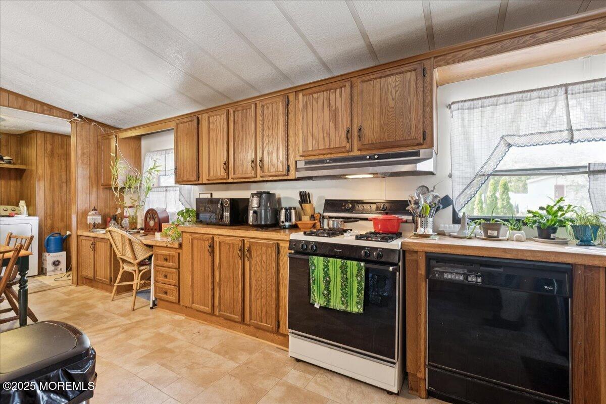 30 Roberts Road Toms River, NJ 08755 - Photo 11 of 19 Lots of Cabinets